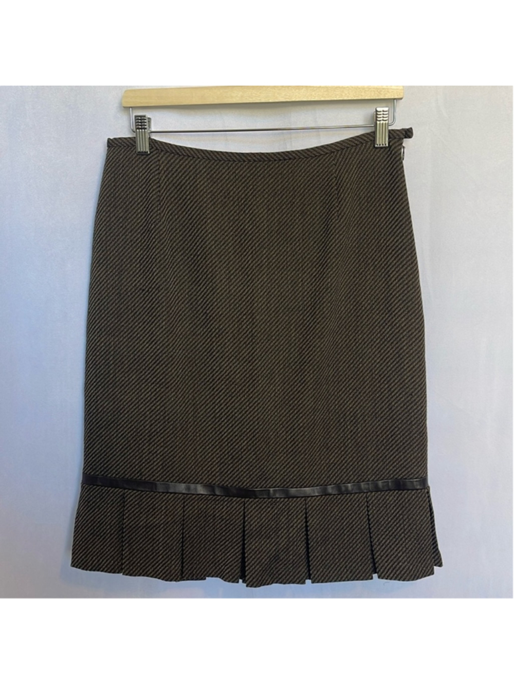 Lafayette 148 NY Wool Blend Skirt Size 10 Leather Trim Pleated Hem Casual EUC